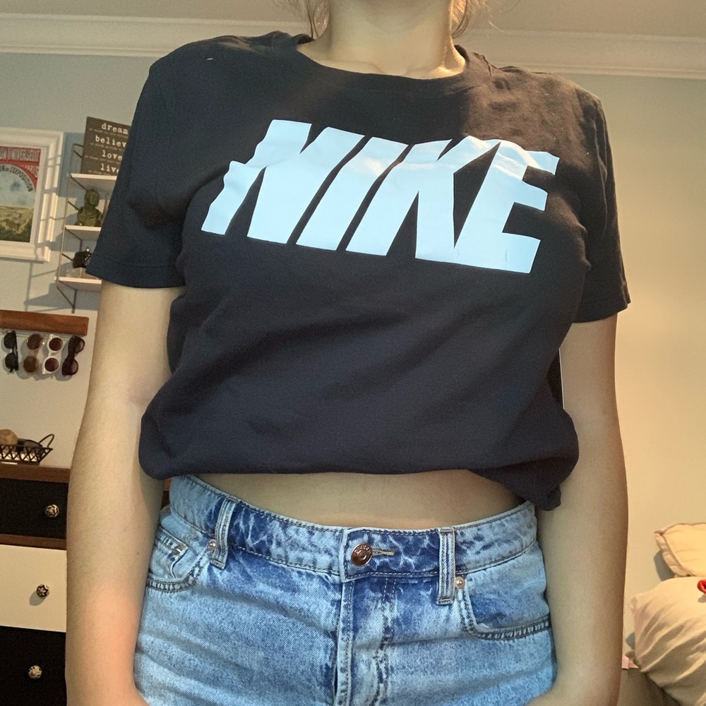 NWT Nike women’s tee